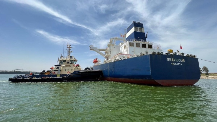 Tàu chở dầu gặp sự cố ở kênh đào Suez, giao thông đường thủy toàn cầu gián đoạn - Ảnh 1.