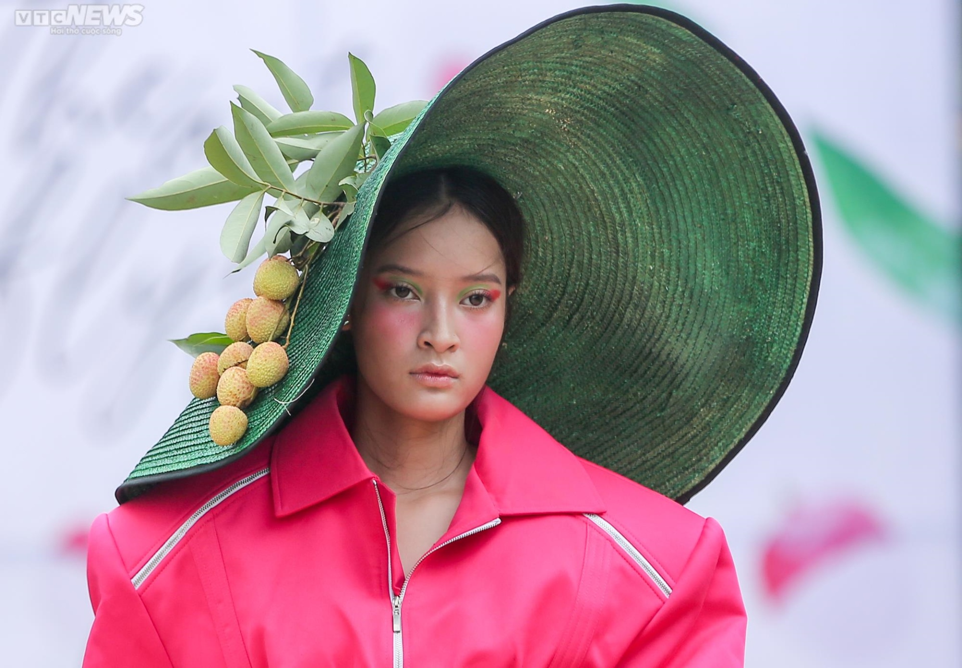 Độc đáo show thời trang chủ đề tôn vinh vải thiều Bắc Giang - Ảnh 10.