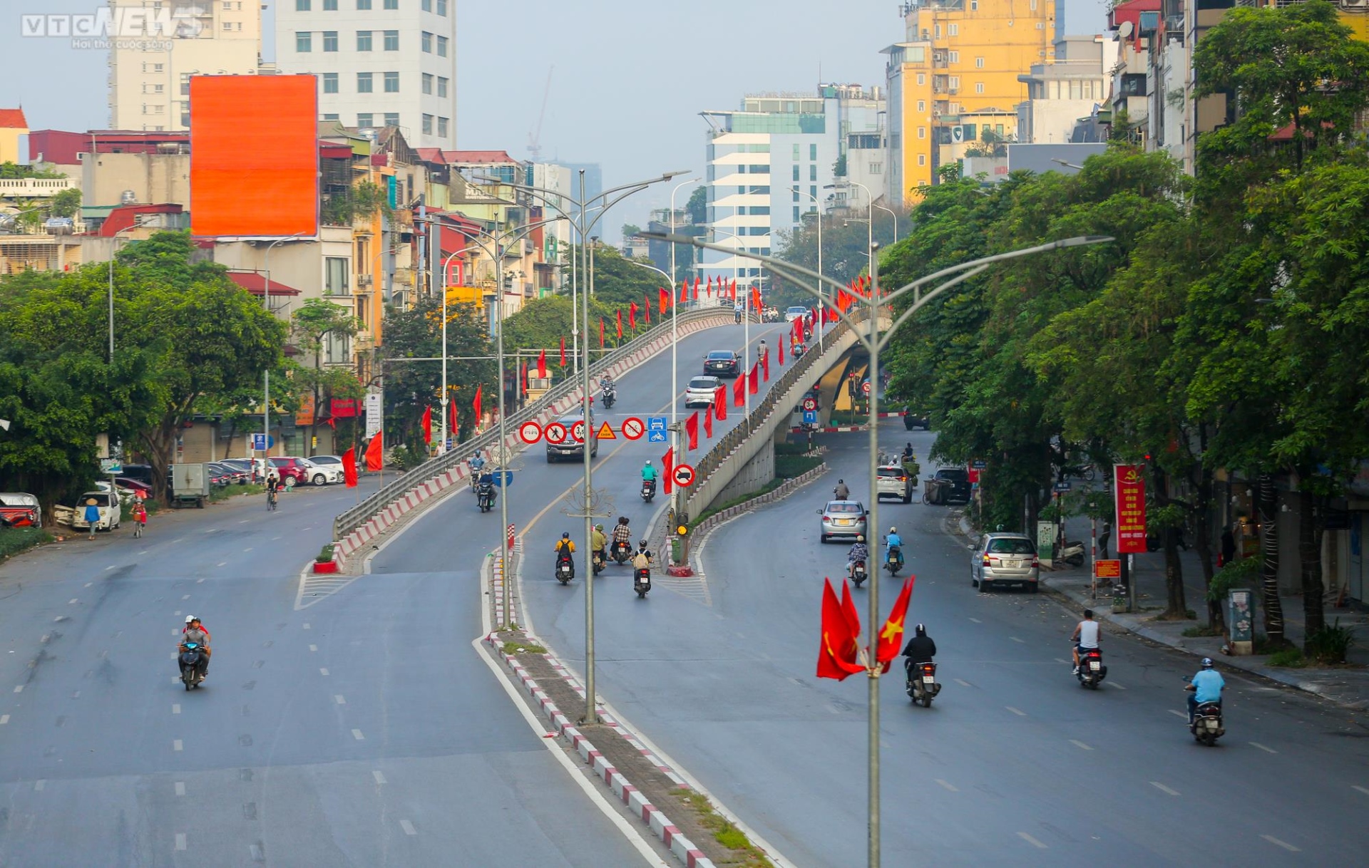 Hàng loạt tuyến phố ở Hà Nội được đề xuất kinh doanh vỉa hè - Ảnh 1.