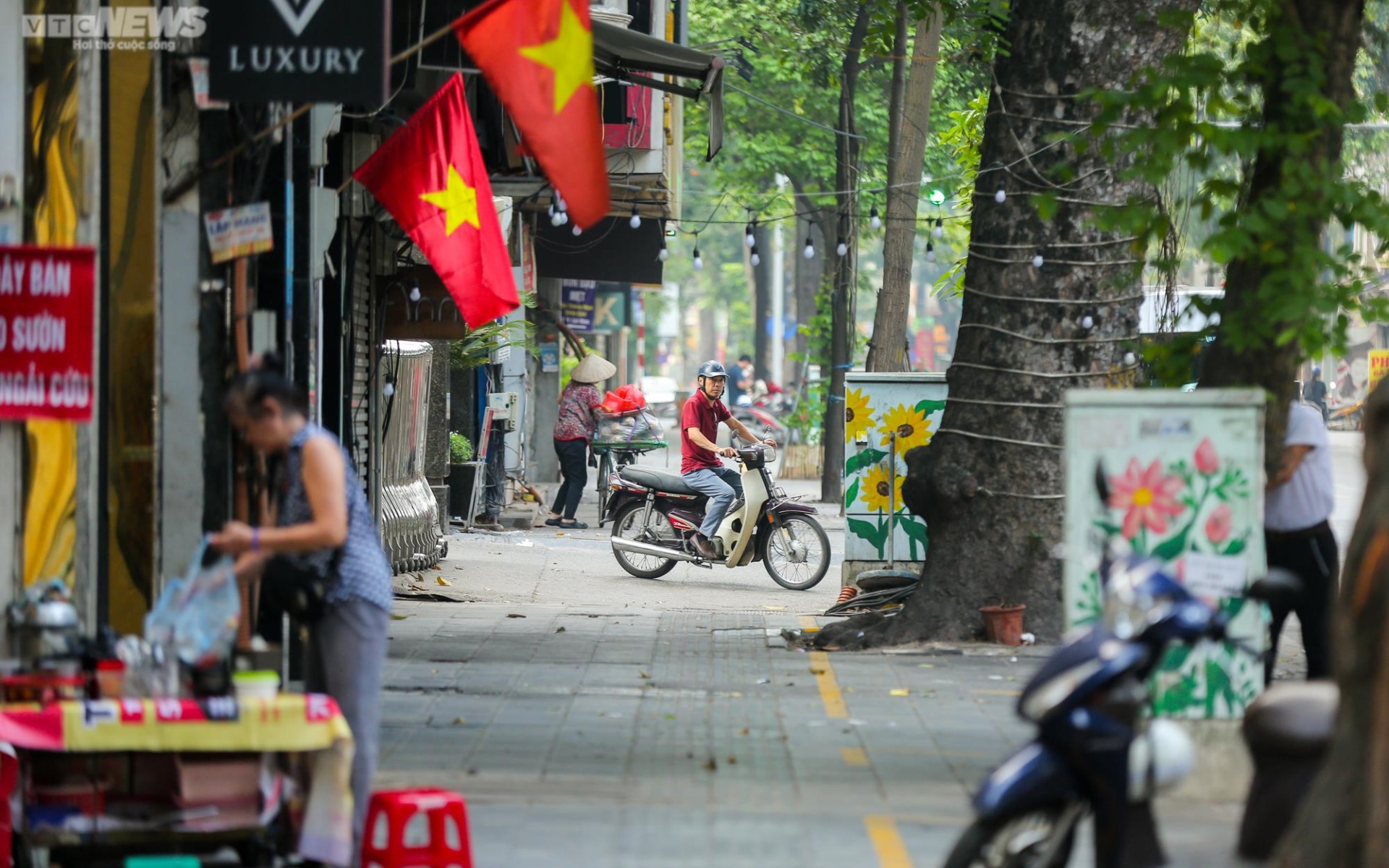 Hàng loạt tuyến phố ở Hà Nội được đề xuất kinh doanh vỉa hè - Ảnh 10.