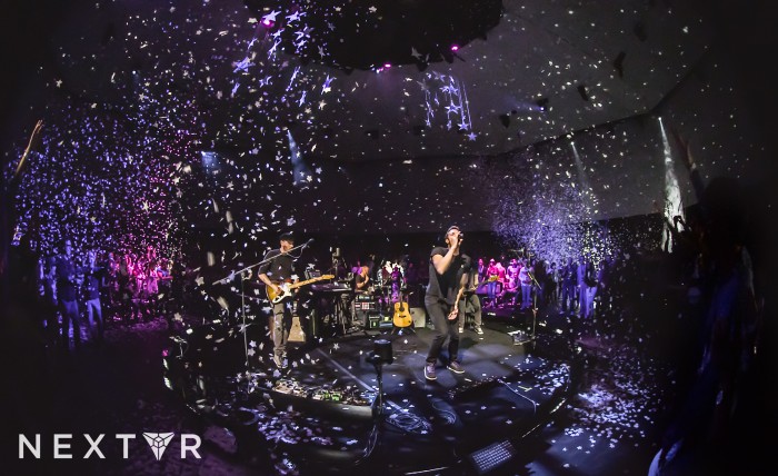 Dùng kính VR xem hòa nhạc, đây chính là điểm hút khách nhất của kính thực tế ảo từ Apple? - Ảnh 2.