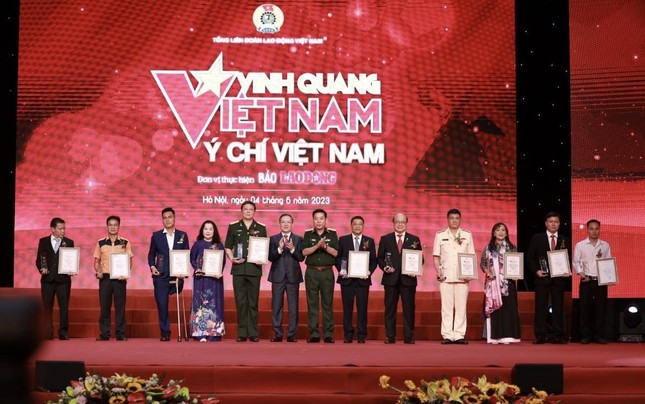 Vinh quang Việt Nam xướng tên 11 cá nhân, 5 tập thể xuất sắc - Ảnh 3.