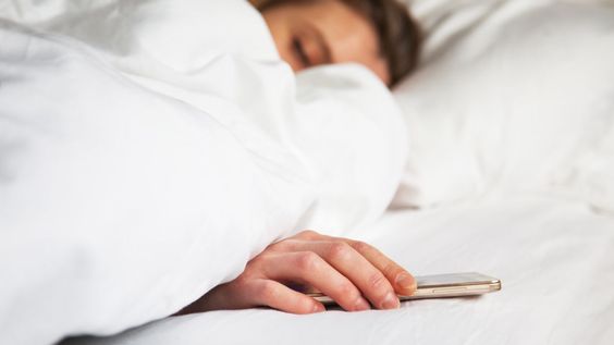 Bác sĩ nói về hiện tượng người trẻ mất ngủ kéo dài dù mệt mỏi cả ngày: Phương pháp ngủ TESLA - Không phải ai cũng làm đúng! - Ảnh 4.