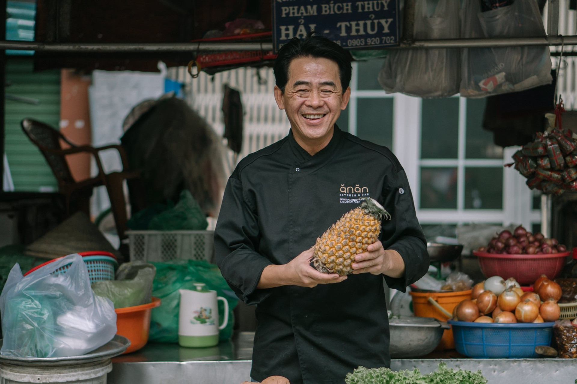 Nhà hàng vừa nhận sao Michelin - Ănăn Saigon: Nâng tầm món Việt với bánh mì, tô phở giá 2,3 triệu đồng, nằm trong khu chợ cũ - Ảnh 2.