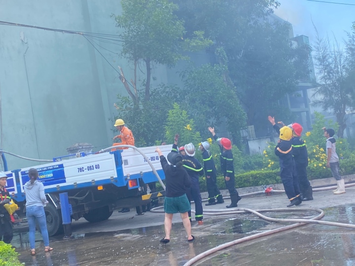 Cháy lớn tại khu công nghiệp ở Phú Yên - Ảnh 1.