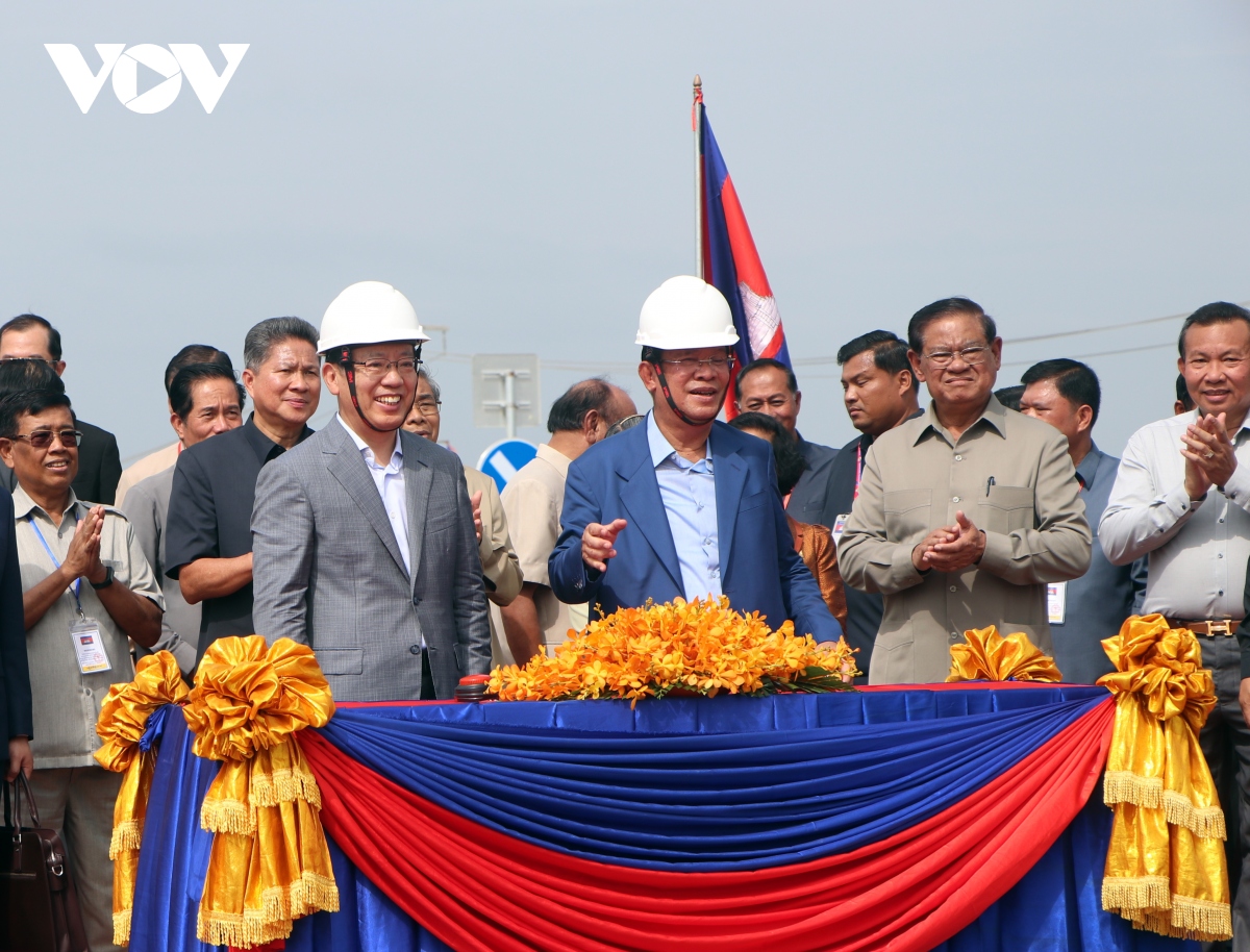 Campuchia khởi công tuyến cao tốc 1,35 tỷ USD kết nối với Việt Nam - Ảnh 1.