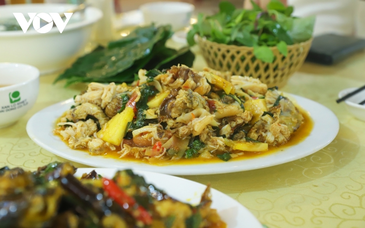 Chi tiền triệu để ăn đặc sản “10 chân 4 mắt” ở Quảng Ninh - Ảnh 9.