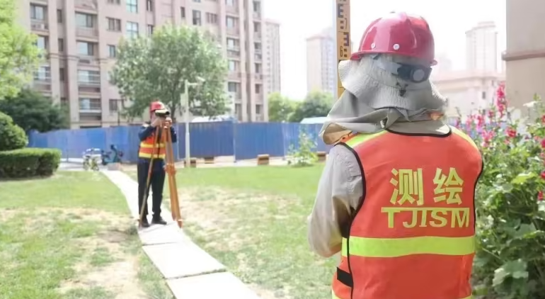 Vết nứt xuất hiện gần các tòa nhà cao tầng, hàng nghìn người sơ tán ở Thiên Tân, Trung Quốc - Ảnh 1.