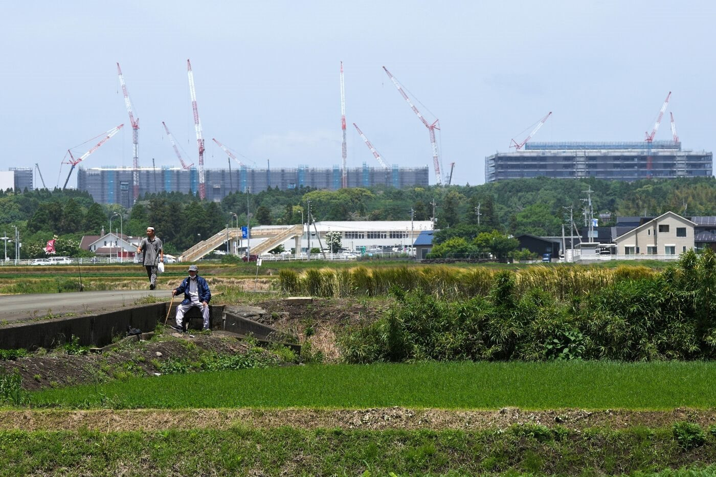 TSMC 'vật vã' ở Nhật Bản: Đau đầu vì cơ sở hạ tầng yếu kém, nạn đầu cơ nhà đất, người dân thì chống đối vì sợ thiếu điện nước và ô nhiễm - Ảnh 3.
