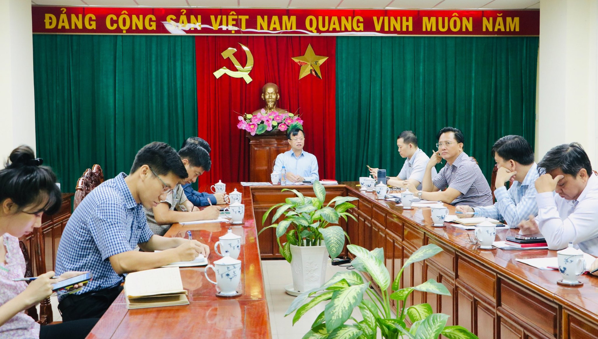 UBND tỉnh Đồng Nai họp gỡ khó quy hoạch cho loạt dự án lớn trên địa bàn tỉnh - Ảnh 1.