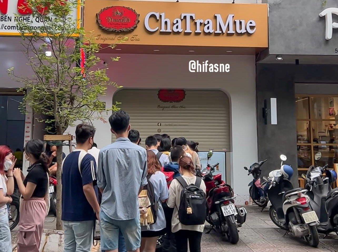 ChaTraMue - Chuỗi trà sữa &quot;cứ đến Thái Lan là phải uống&quot; đã đổ bộ TP.HCM: Vừa khai trương đã thông báo đóng sớm vì quá tải đơn, giới hạn khách mua không quá 8 ly - Ảnh 1.