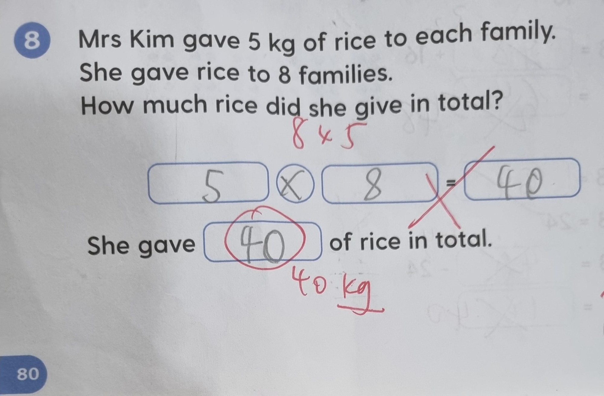 Học sinh viết 5 × 8 = 40 bị gạch sai, lời giải thích của giáo viên gây tranh luận - Ảnh 1.