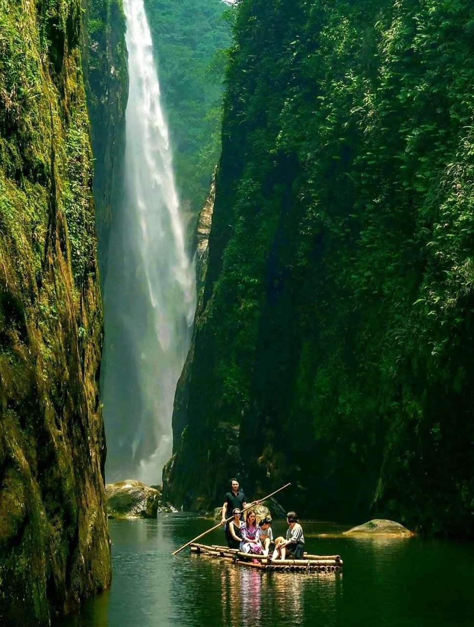 Địa điểm đẹp như trong phim kiếm hiệp, được gọi với biệt danh viên ngọc thô ẩn mình trong núi: Thực chất ở ngay miền Bắc Việt Nam - Ảnh 1.
