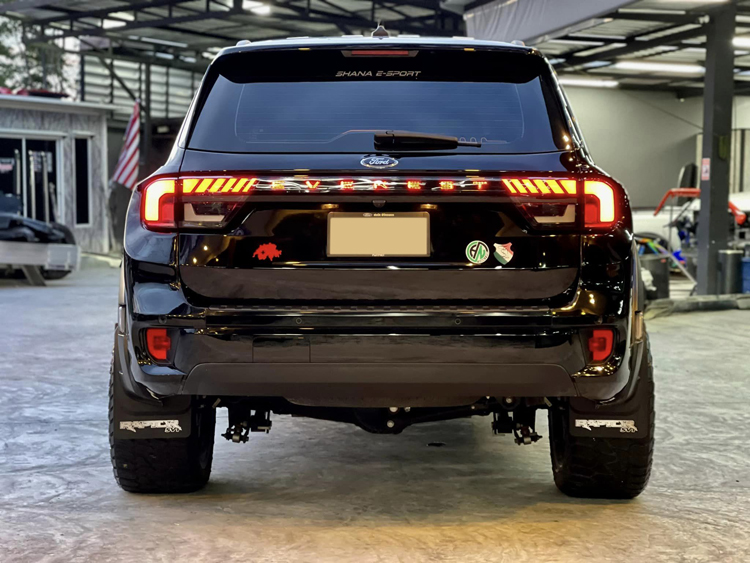 Một garage độ Ford Everest 2023 trông như F-150 Raptor: Thay toàn bộ phần đầu cùng bánh xe khủng - Ảnh 6.