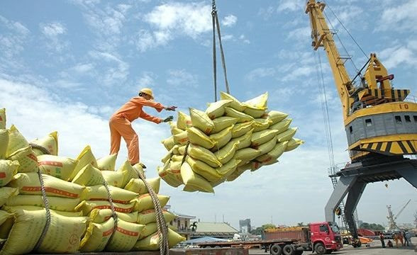 Giá gạo xuất khẩu tăng phi mã, vượt đỉnh 2 năm khi El Nino đe dọa nguồn cung - Ảnh 1.