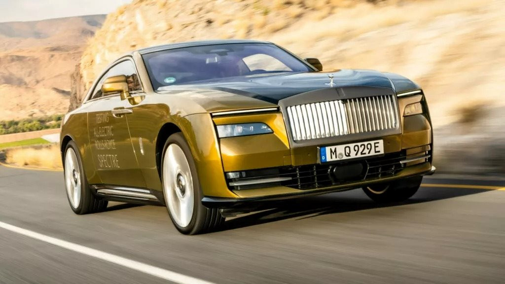 ‘Chảnh’ như Rolls-Royce: Khách bỏ nửa triệu USD mua xe điện đầu tiên của hãng phải chứng minh ‘nhân phẩm’, bán lại kiếm lời sẽ lập tức bị cho vào ‘blacklist’ - Ảnh 1.