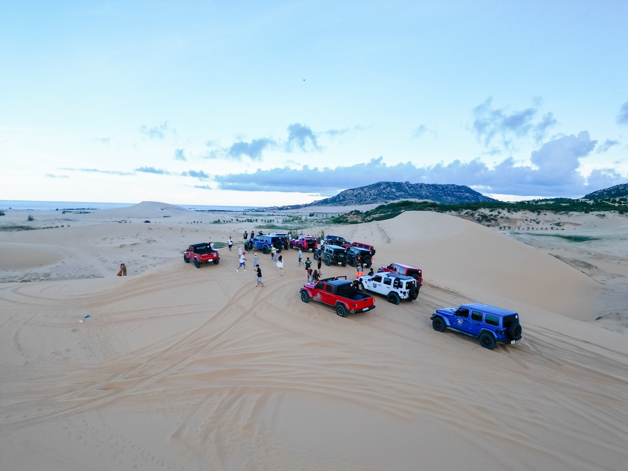 Hội chơi Jeep mang 10 chiếc xe phượt hơn 700km TP. HCM - Vĩnh Hy, off-road từ đồi cát xuống suối mà không hề hấn gì - Ảnh 7.