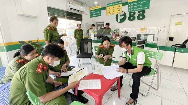 Công an xử phạt 8 cơ sở F88 tại An Giang - Ảnh 1.