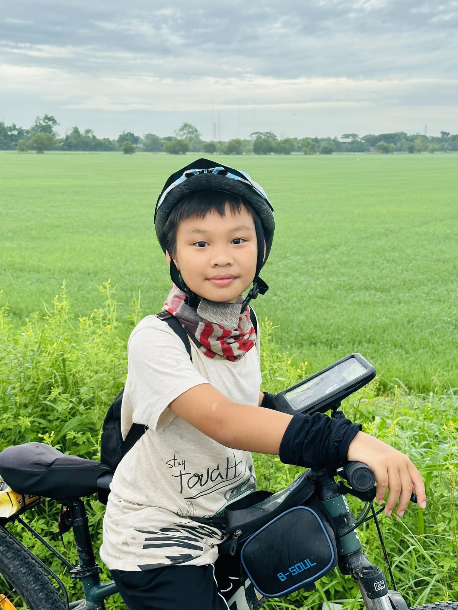 Cậu bé 10 tuổi và hành trình 30 ngày đạp xe qua 4 thủ đô - Ảnh 1.