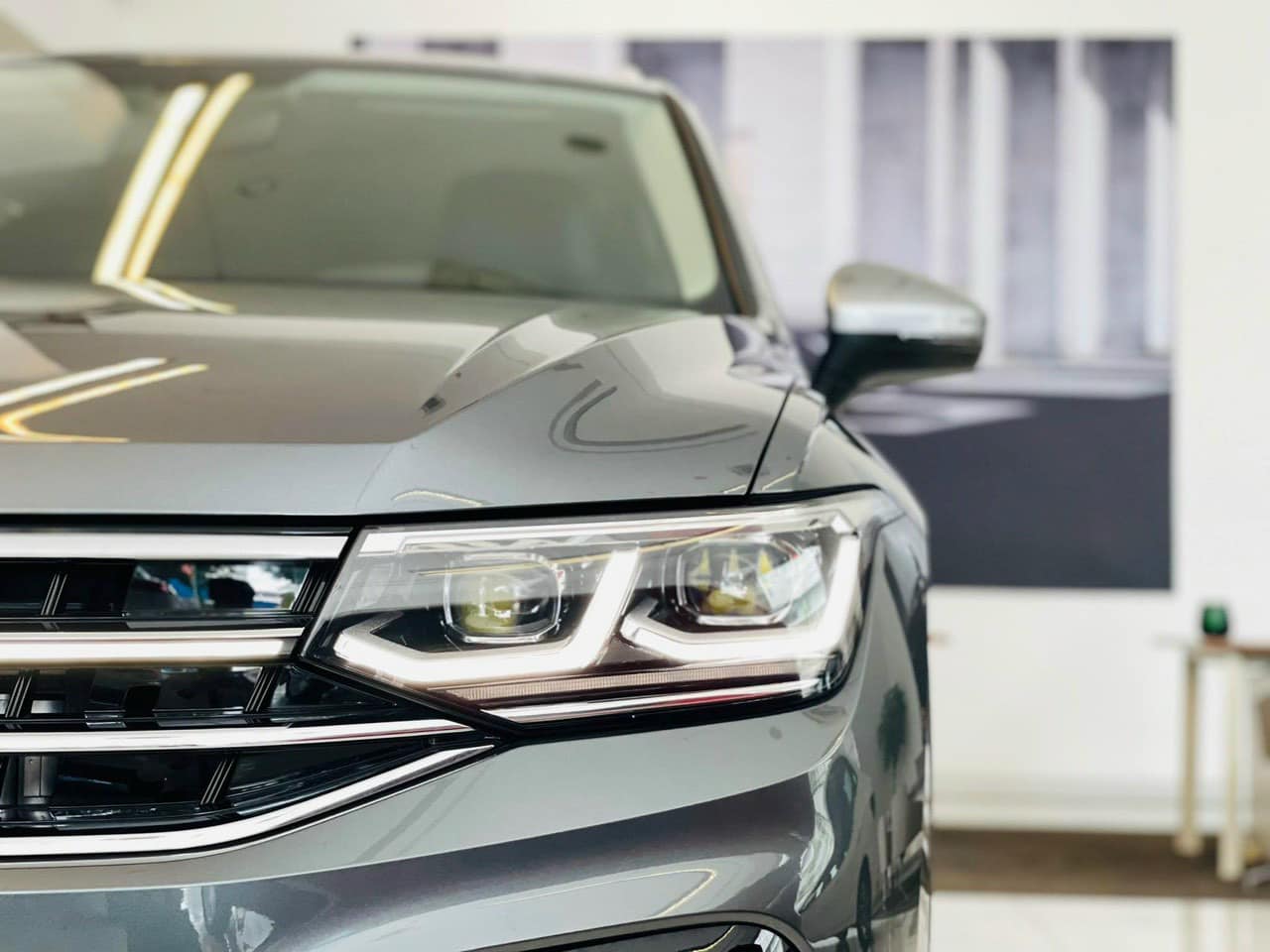 VW Tiguan Allspace giảm giá 400 triệu 'dò đáy' mới tại đại lý: SUV Đức nhập khẩu có giá thực tế rẻ hơn Sorento lắp ráp - Ảnh 4.