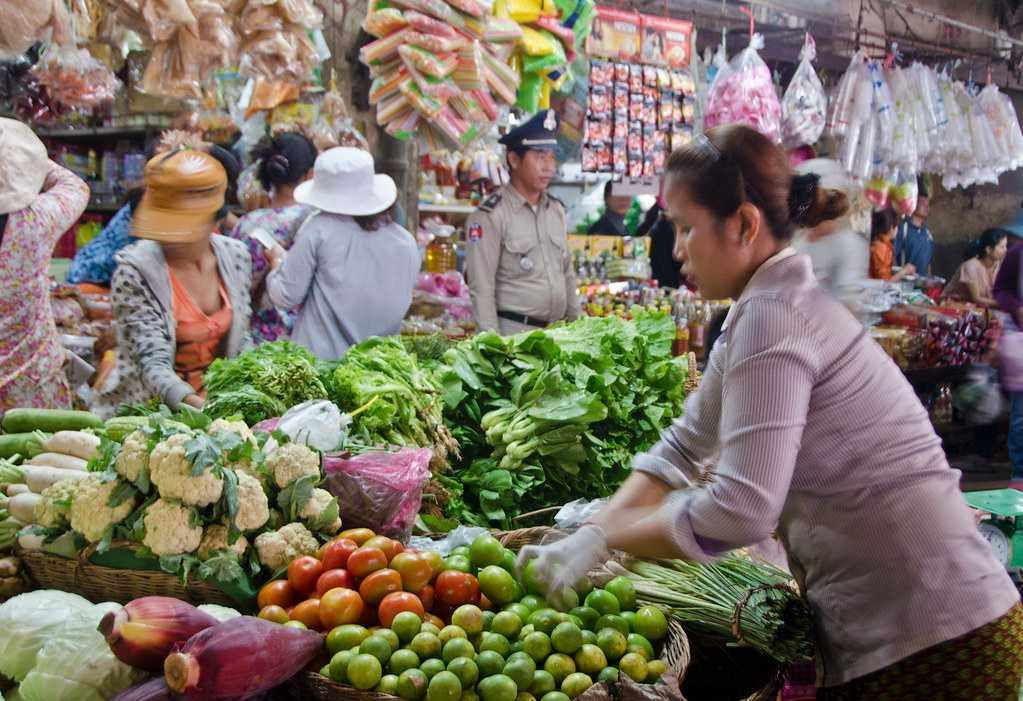 Láng giềng của Việt Nam lần đầu ghi nhận mức lạm phát siêu thấp 0,48% - Ảnh 1.