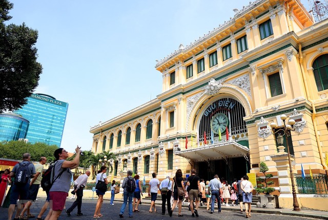 TP Hồ Chí Minh đạt doanh thu du lịch lớn nhất cả nước - Ảnh 1.