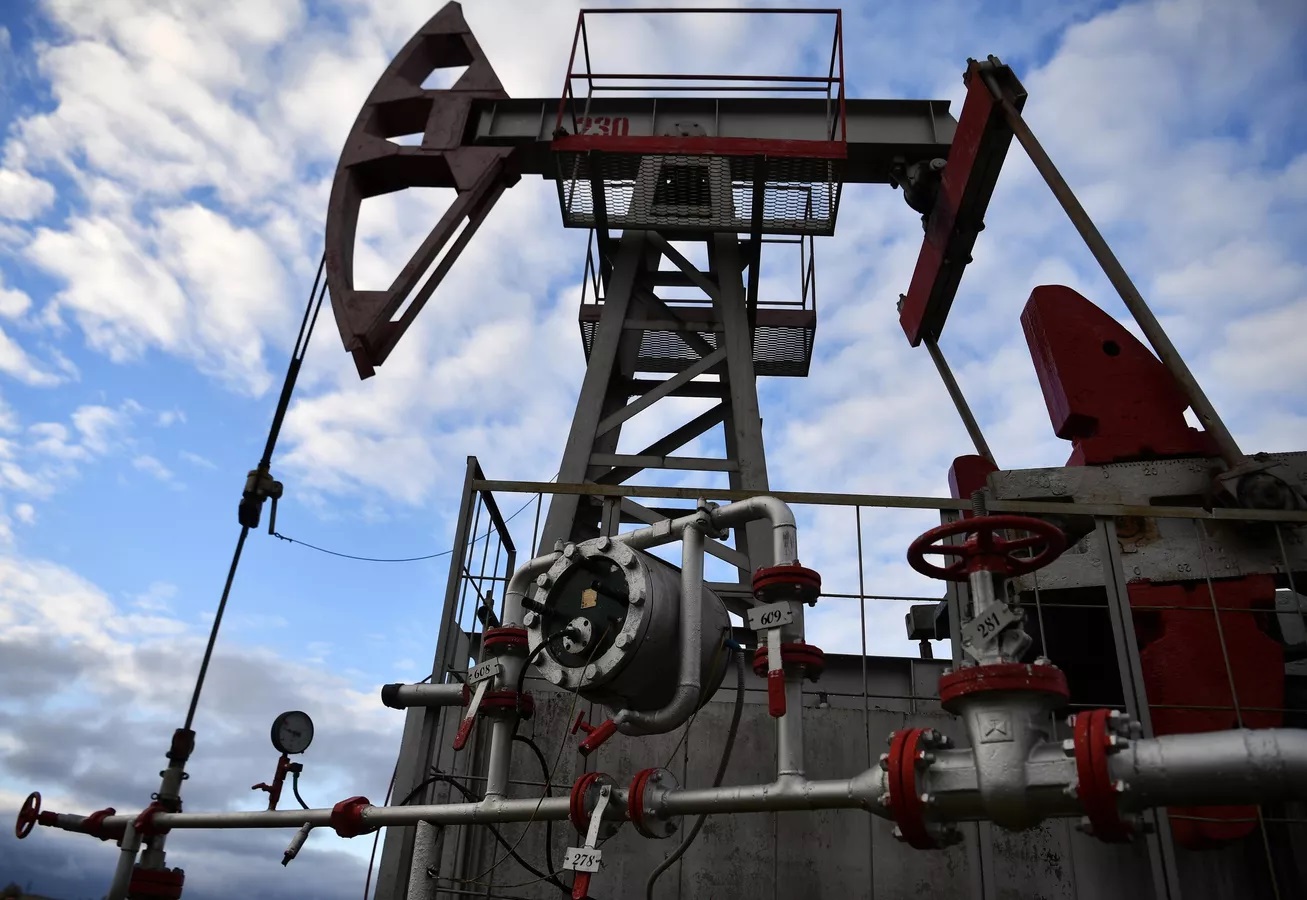 Lý do giá dầu Urals của Nga vẫn tăng bất chấp lệnh trừng phạt và nhu cầu giảm - Ảnh 1.