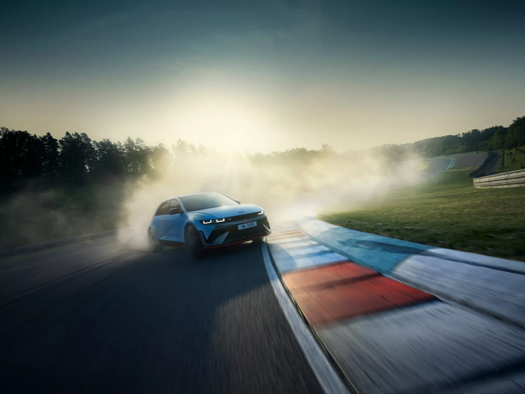 Hyundai chơi lớn: Biến xe điện thành xe thể thao tăng tốc nhanh như Ferrari, có cả giả lập âm thanh động cơ - Ảnh 4.