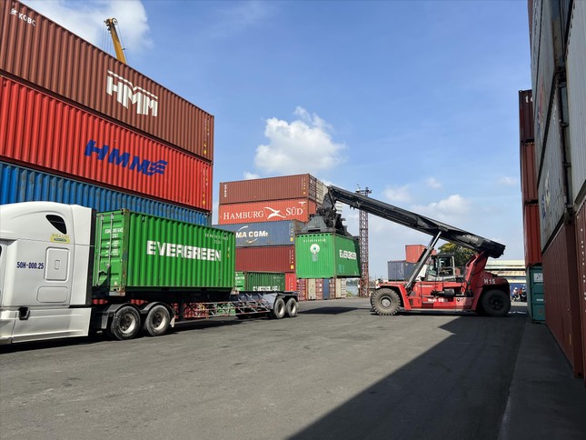 Logistics yếu kém đang ghìm xuất khẩu nông sản - Ảnh 1.