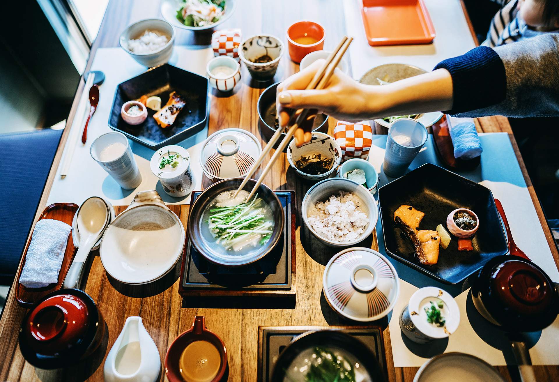 Người Nhật ăn cơm để kéo dài tuổi thọ, bí quyết nằm ở 4 thói quen đơn giản - Ảnh 2.