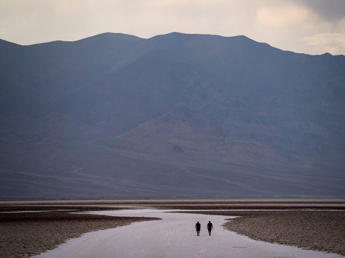 Thung lũng Chết sắp đạt đến nhiệt độ nóng nhất trong lịch sử: Chuyên gia ra cảnh báo trên toàn cầu - Ảnh 1.