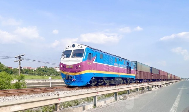 11 tỷ USD làm đường sắt kết nối cảng Lạch Huyện với Trung Quốc - Ảnh 1.