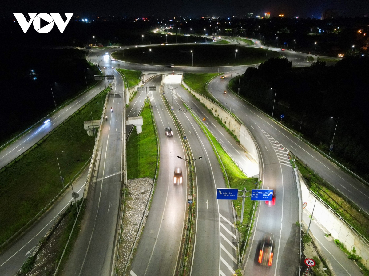 Hình ảnh nút giao TP Bắc Ninh hơn 400 tỷ đồng 'tỏa sáng' trong đêm - Ảnh 3.