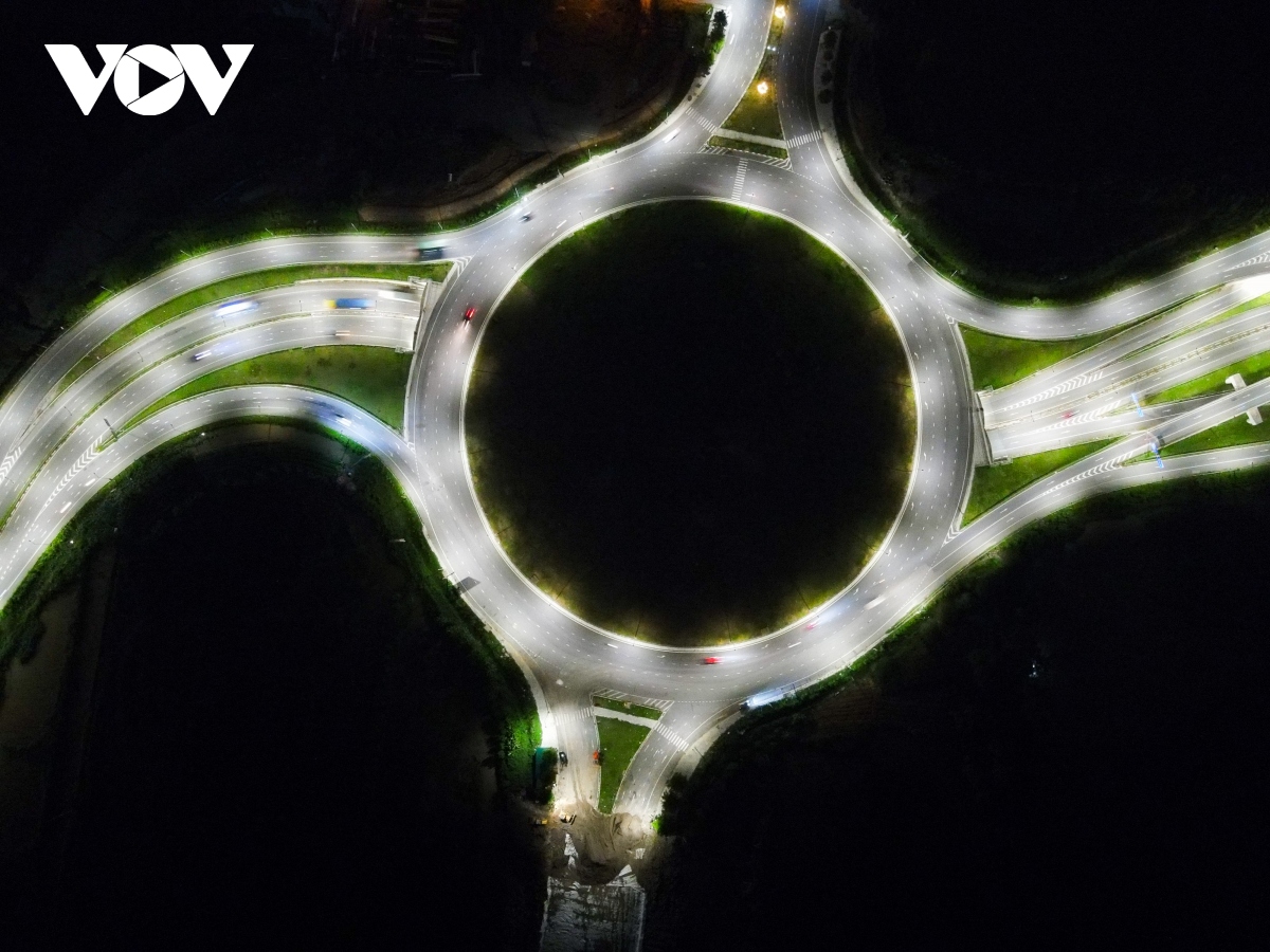 Hình ảnh nút giao TP Bắc Ninh hơn 400 tỷ đồng 'tỏa sáng' trong đêm - Ảnh 4.