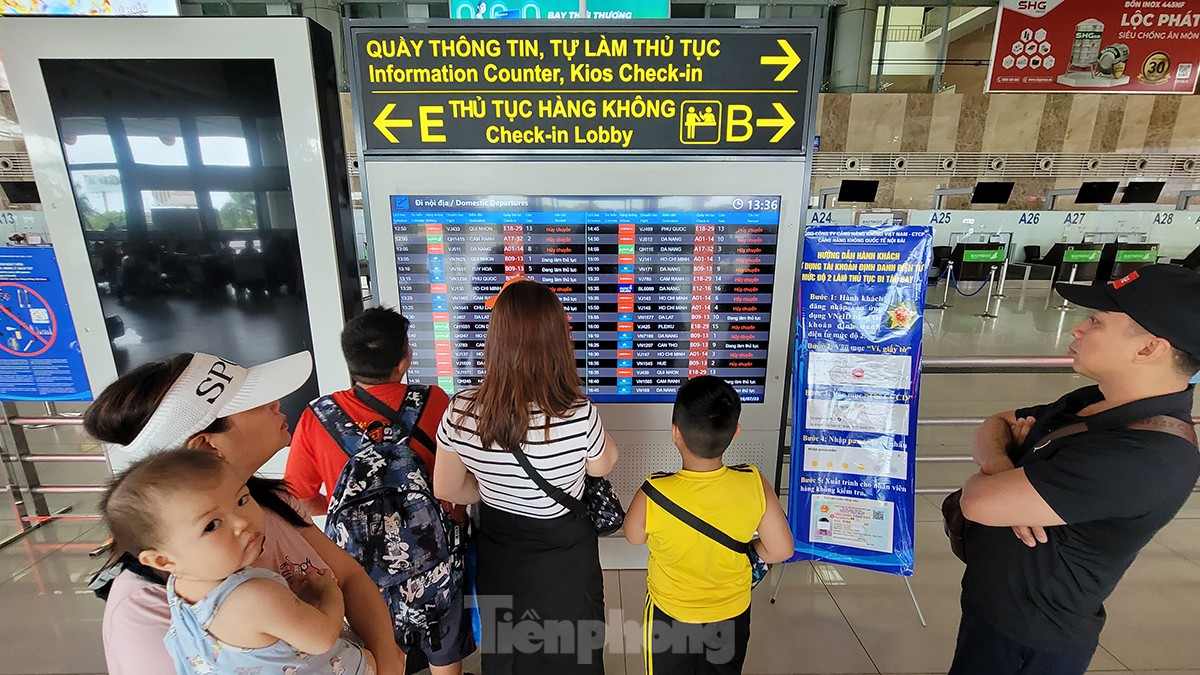 Sân bay Nội Bài 'cửa đóng, then cài' tránh bão số 1 đổ bộ - Ảnh 4.