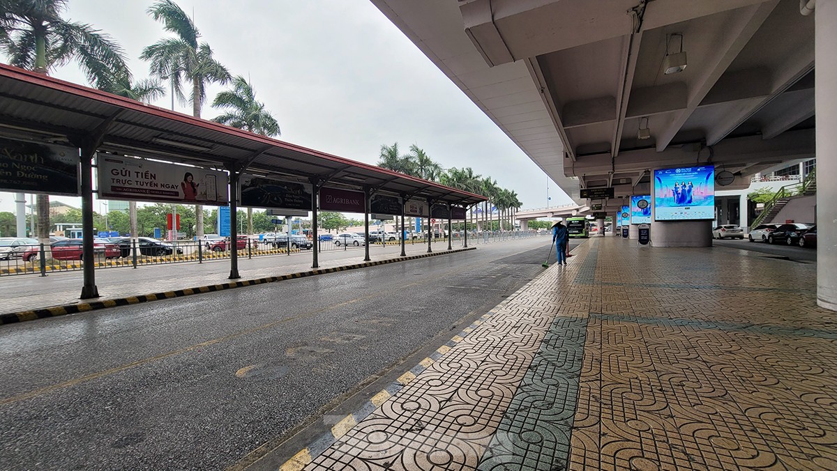 Sân bay Nội Bài 'cửa đóng, then cài' tránh bão số 1 đổ bộ - Ảnh 16.