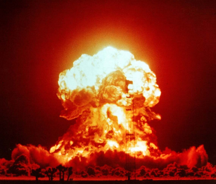 BI: Bão có thể nổ như 666 quả bom nguyên tử 20 phút/lần, không gì cản nổi - Ảnh 3.
