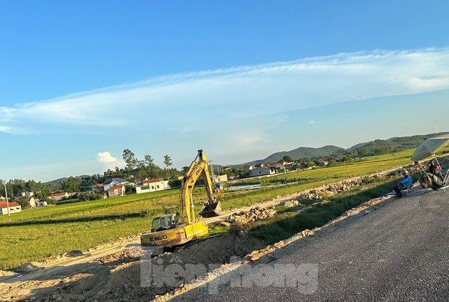 Cận cảnh cao tốc Bắc - Nam nối Thanh Hóa với Nghệ An thông xe dịp 2/9 - Ảnh 10.