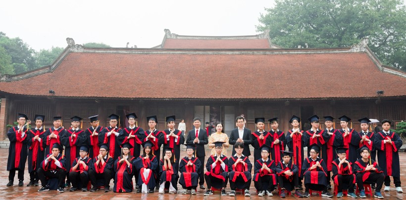 Lớp học ở Hà Nội có 31/31 học sinh đỗ chuyên Toán - Tin - Ảnh 2.