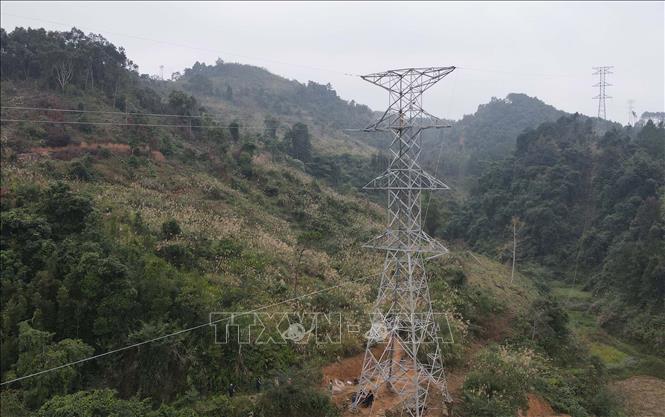 Đóng điện đường dây 220 kV Bắc Giang - Lạng Sơn - Ảnh 1.