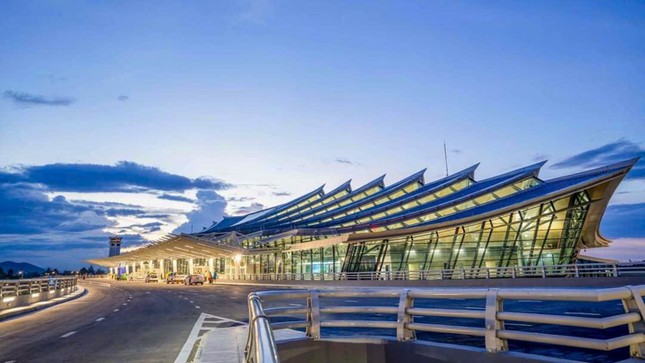 Ga sân bay có kiến trúc 'độc nhất vô nhị' đón đoàn khách quốc tế đầu tiên - Ảnh 1.