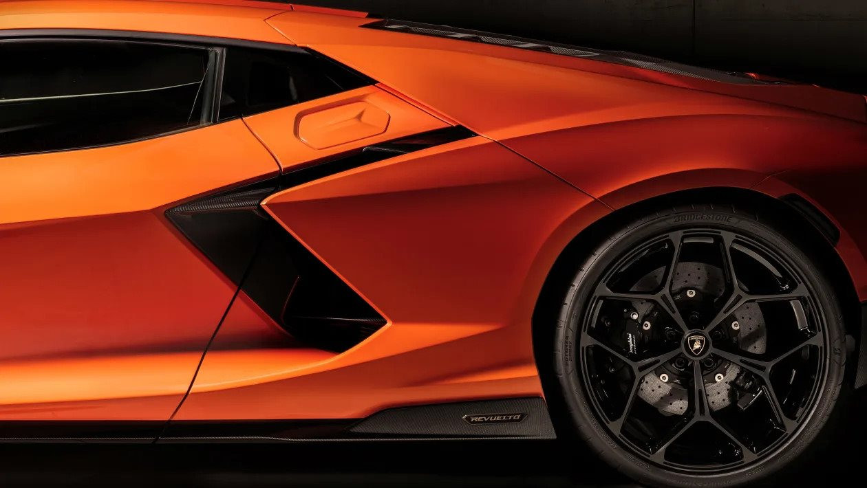 Siêu xe 21 tỷ đồng của Lamborghini có gì hot mà cháy hàng đến hết năm 2025, người giàu đến mấy cũng phải tranh nhau xếp hàng? - Ảnh 5.