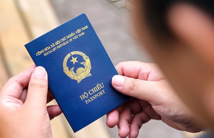 Chỉ số hộ chiếu Việt Nam tăng 10 bậc, Bộ Ngoại giao nêu kế hoạch cải thiện thứ hạng - Ảnh 1.