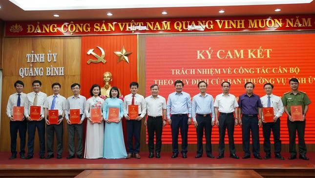 Quảng Bình công bố quyết định đối với 10 cán bộ chủ chốt - Ảnh 3.