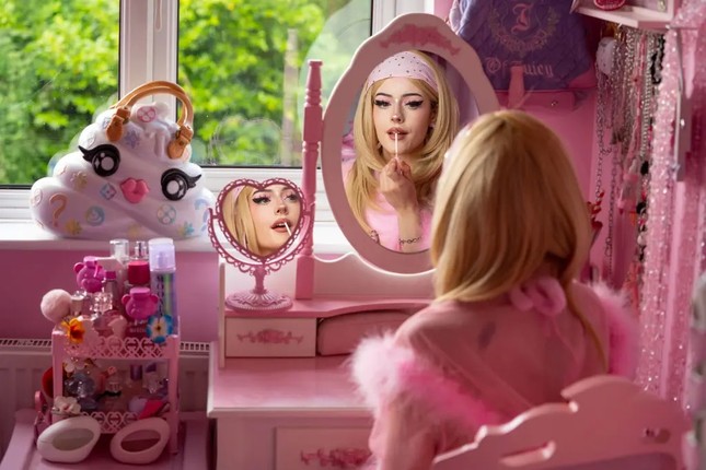 ‘Búp bê Barbie đời thực’ 18 tuổi sợ khó tìm bạn trai - Ảnh 8.