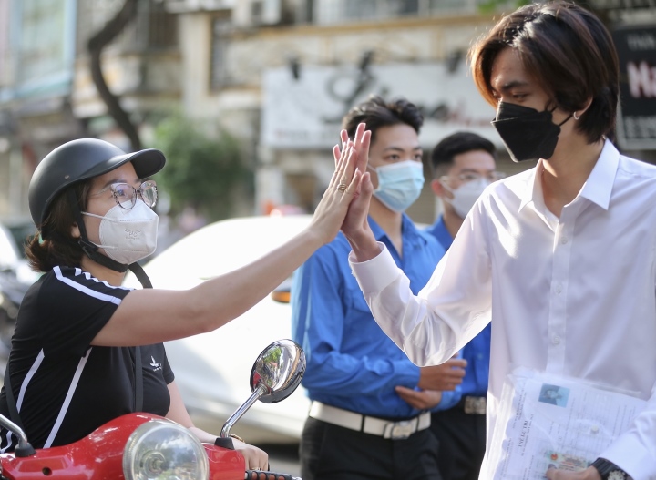 Loạt trường đại học top đầu phía Bắc dự báo điểm chuẩn giảm 0,5 - 1,5 - Ảnh 1.