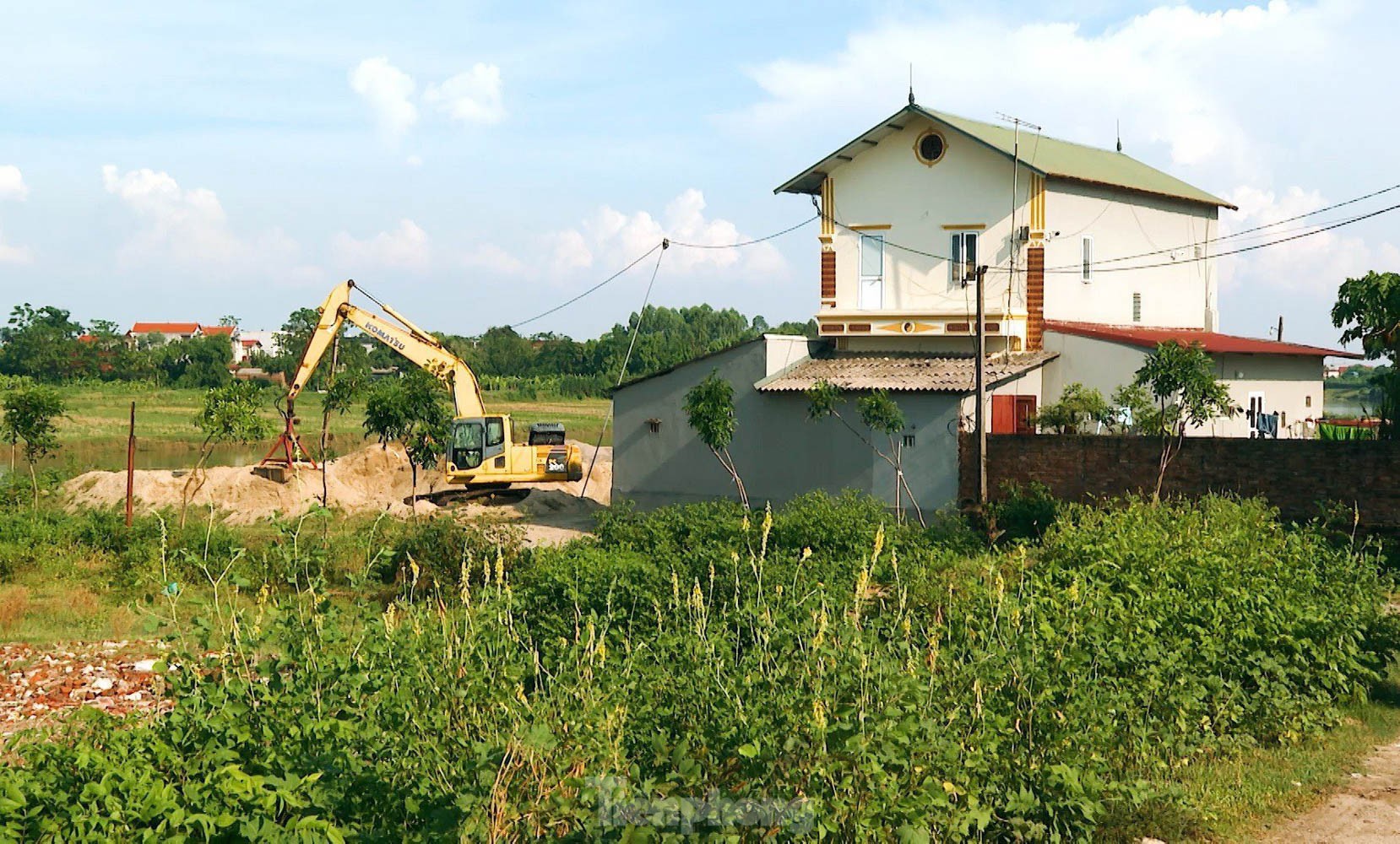 Kỳ lạ cây cầu trăm tỷ xây xong 3 năm để... 'làm cảnh' - Ảnh 11.