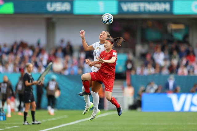 Huỳnh Như nhảy lên ôm Kim Thanh ăn mừng sau pha cản phá penalty quan trọng hơn một bàn thắng - Ảnh 12.