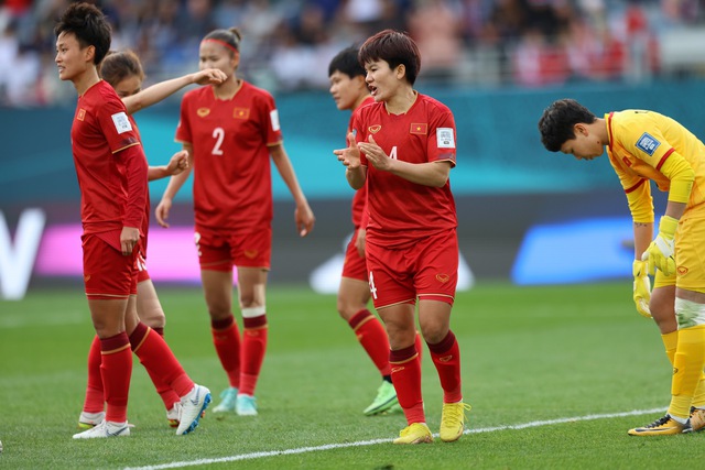 Huỳnh Như nhảy lên ôm Kim Thanh ăn mừng sau pha cản phá penalty quan trọng hơn một bàn thắng - Ảnh 8.