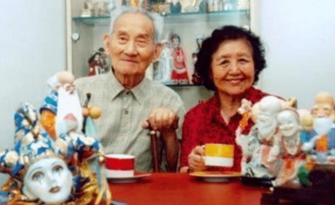 Cặp vợ chồng thọ 100 tuổi nhưng khoẻ như thanh niên đôi mươi nhờ quy tắc 5-1-4: Duy trì được thì tốt cả thể chất lẫn tinh thần- Ảnh 1.
